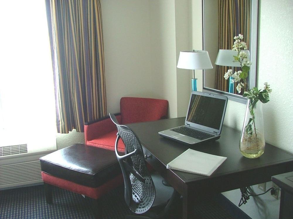 Hampton Inn & Suites Anaheim Гарден Гров Экстерьер фото