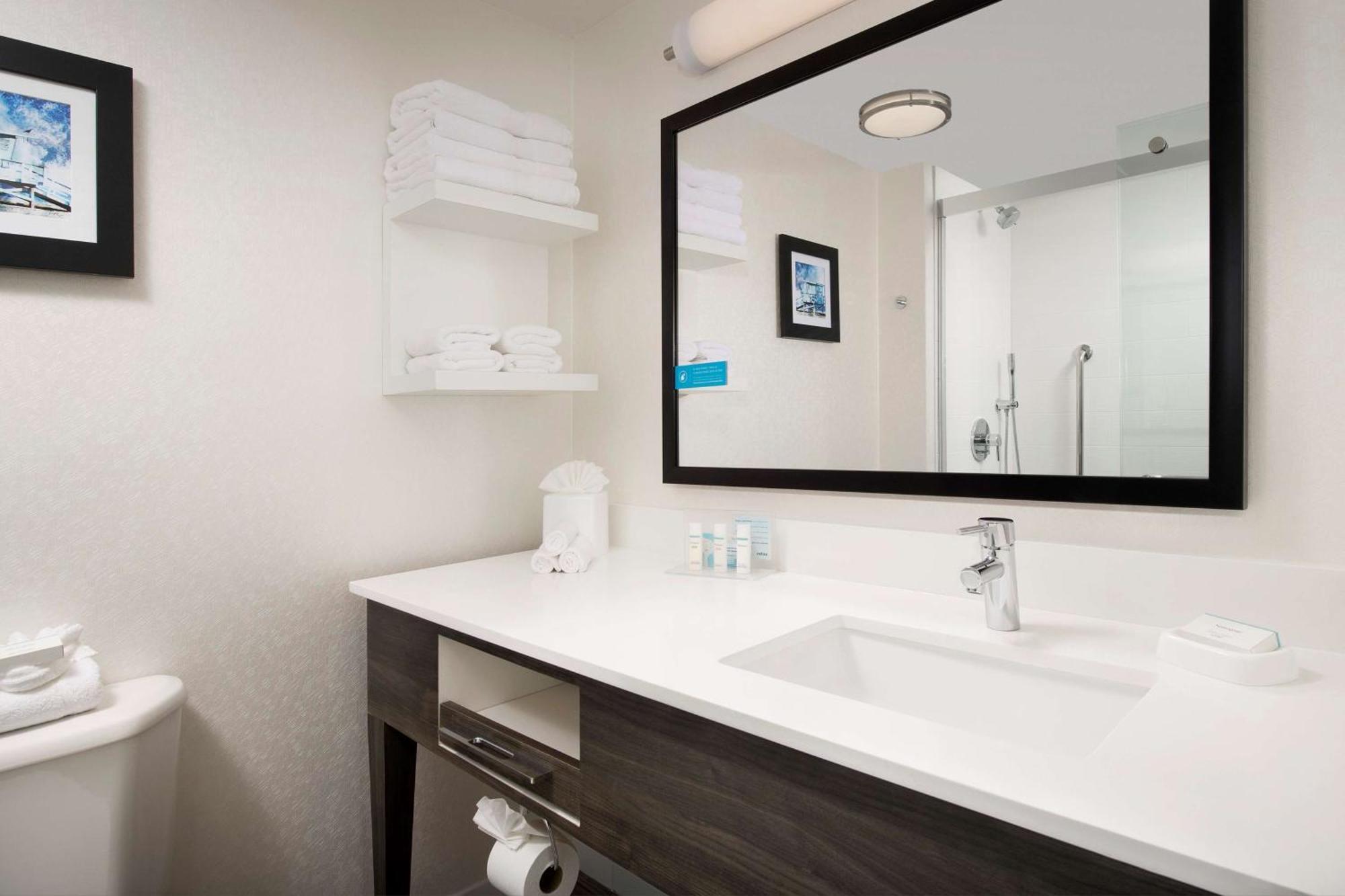 Hampton Inn & Suites Anaheim Гарден Гров Экстерьер фото