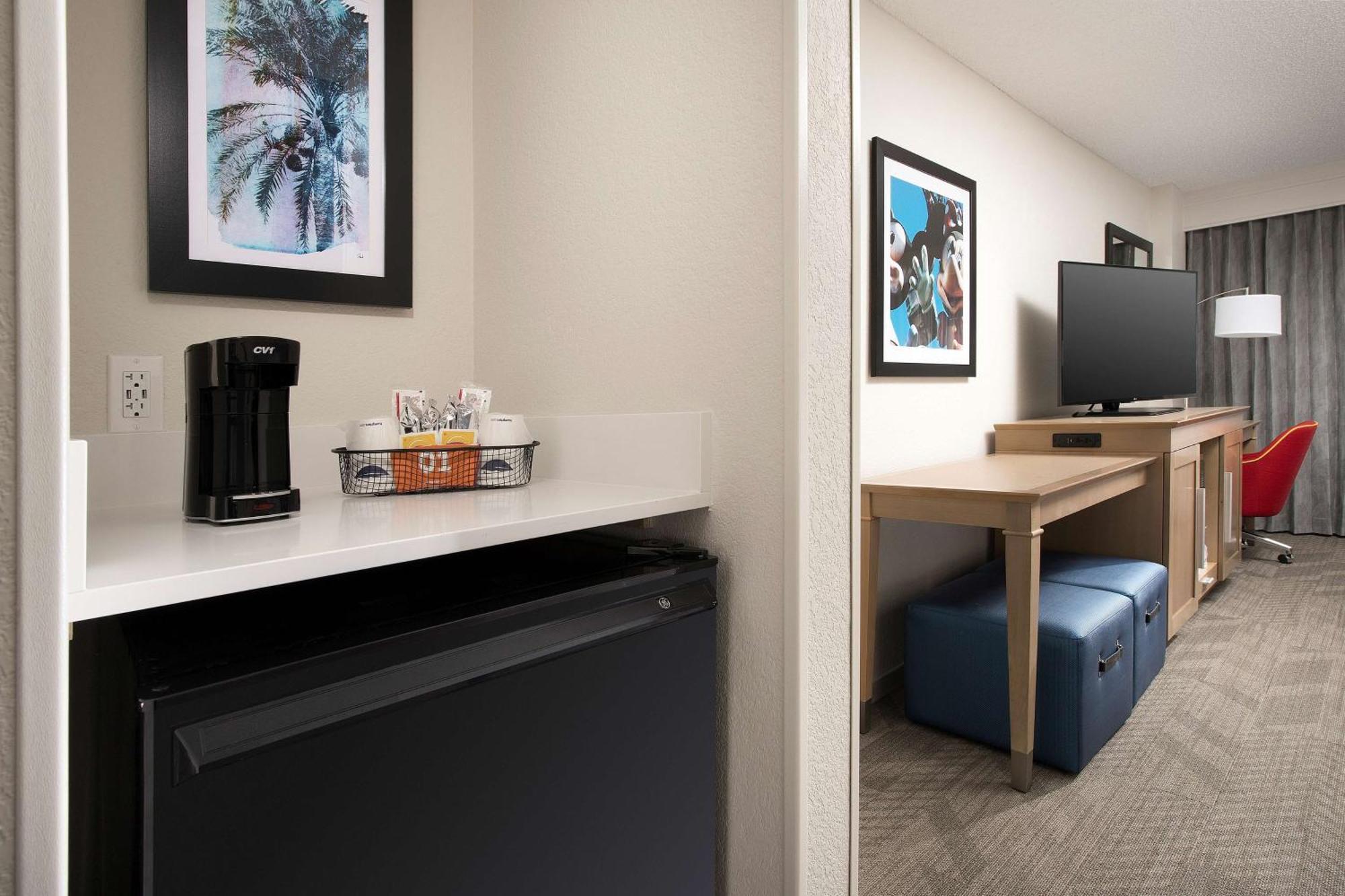 Hampton Inn & Suites Anaheim Гарден Гров Экстерьер фото