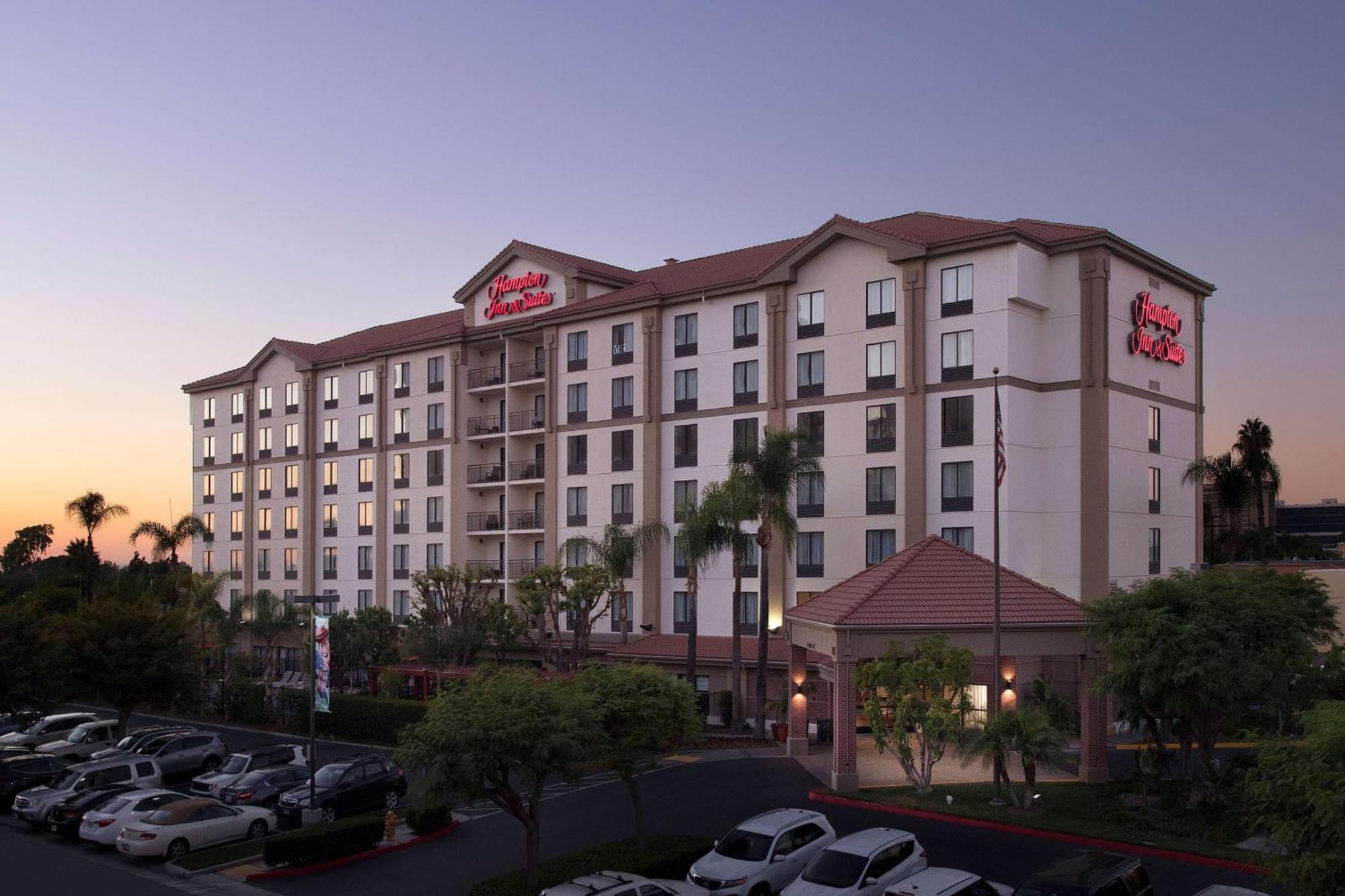 Hampton Inn & Suites Anaheim Гарден Гров Экстерьер фото