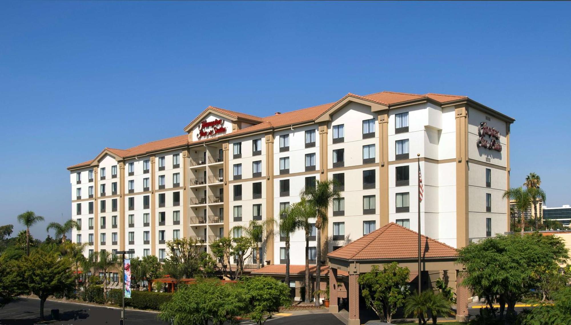 Hampton Inn & Suites Anaheim Гарден Гров Экстерьер фото