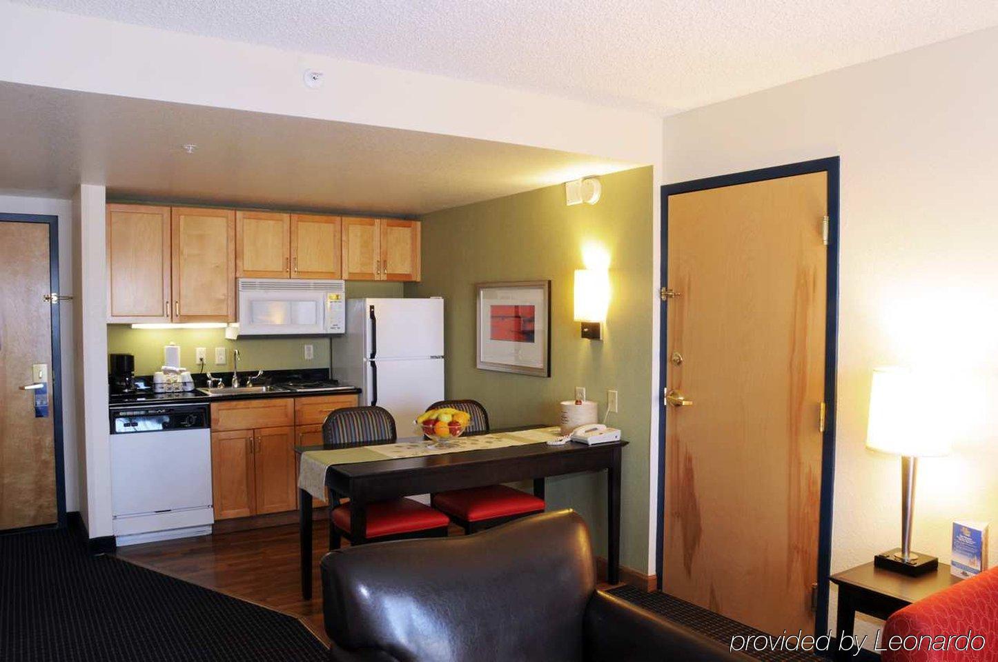 Hampton Inn & Suites Anaheim Гарден Гров Номер фото
