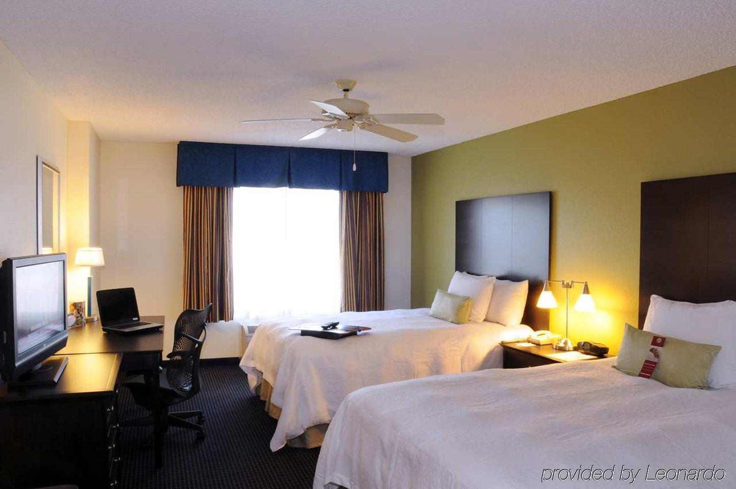 Hampton Inn & Suites Anaheim Гарден Гров Номер фото