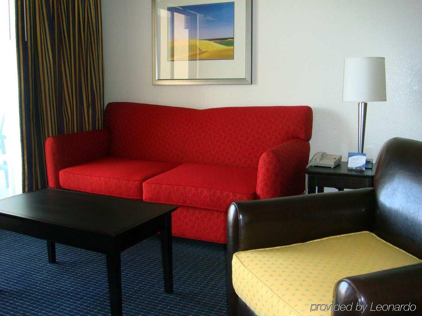 Hampton Inn & Suites Anaheim Гарден Гров Номер фото