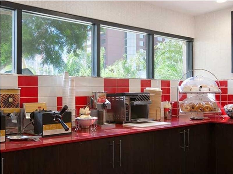 Hampton Inn & Suites Anaheim Гарден Гров Экстерьер фото