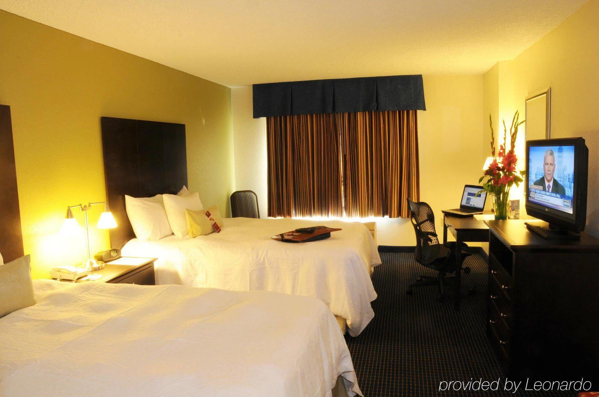 Hampton Inn & Suites Anaheim Гарден Гров Экстерьер фото