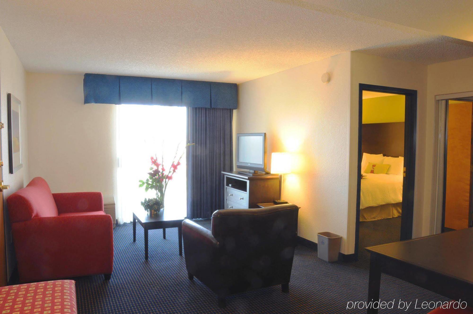 Hampton Inn & Suites Anaheim Гарден Гров Номер фото
