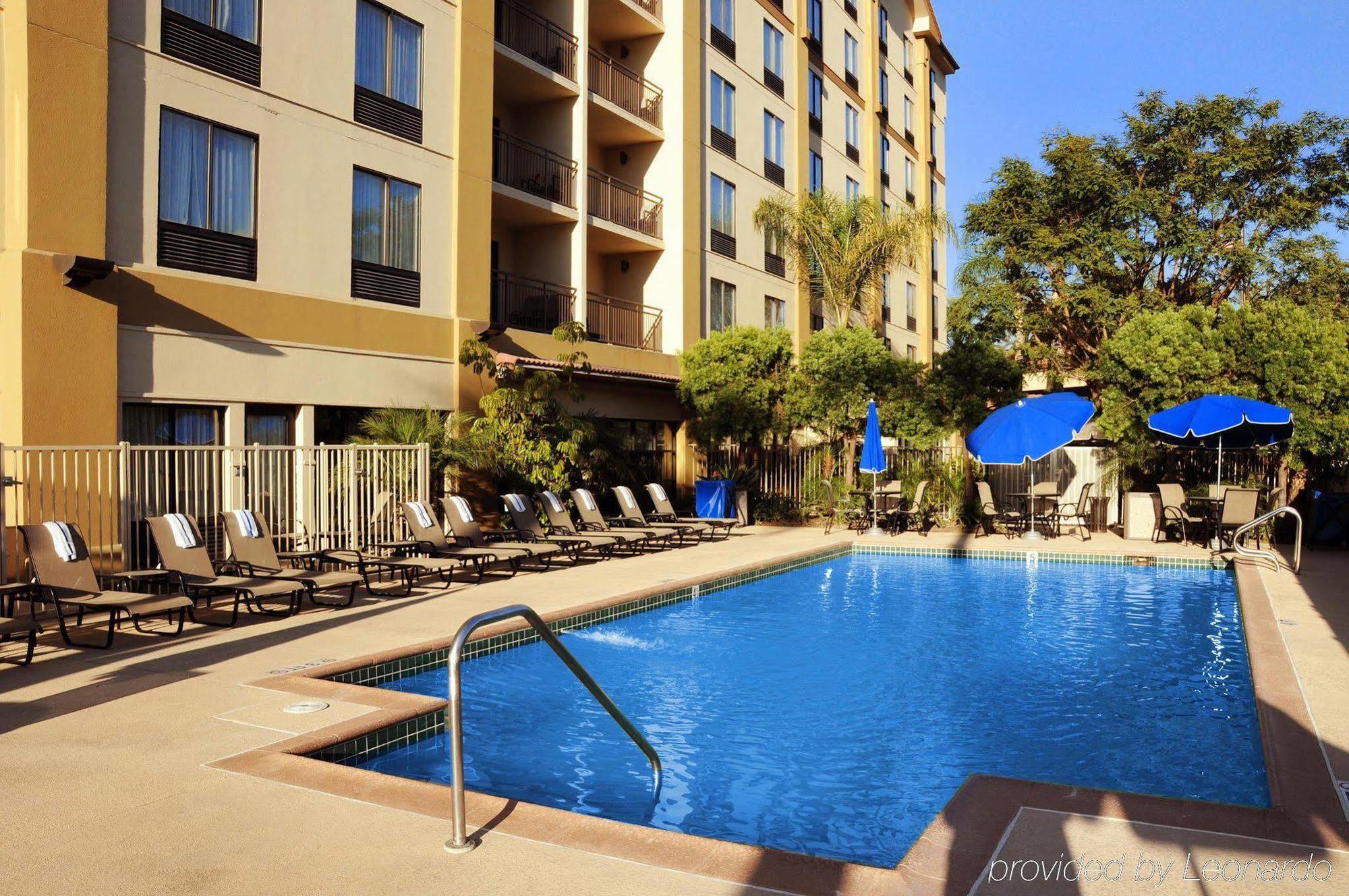Hampton Inn & Suites Anaheim Гарден Гров Экстерьер фото